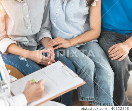 Teenager patient with parents consulting doctor 46152868