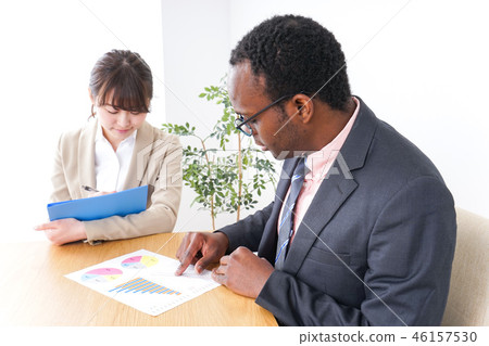 工作的外國人和日本人 46157530