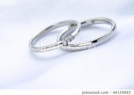 與鑽石的結婚戒指 46159983