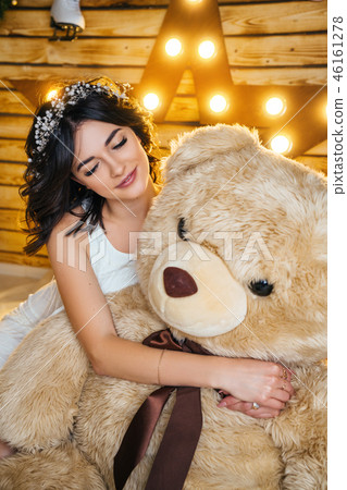 beautiful young woman near Christmas tree 46161278