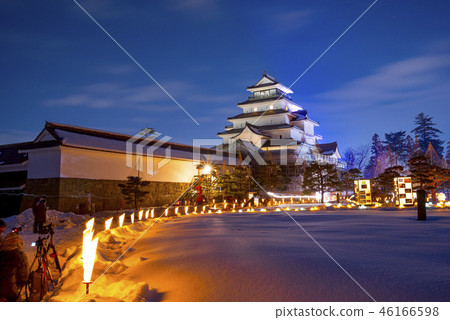 歷史遺址若松城堡遺址敦賀城堡會津蠟燭節點燃，城堡塔樓在繁星點點的夜空中閃耀 46166598