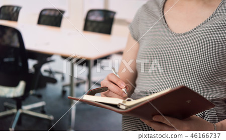 pregnant, pregnant woman, pregnancy 46166737