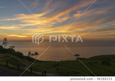 Sunset seen from Noto Peninsula Shirakamisen Aida 46168153