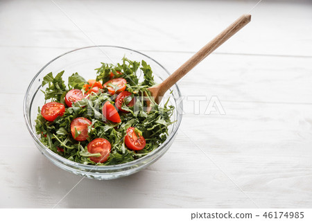 salad with arugula and tomatoes in the glass plate 46174985