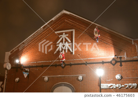 在黎明拍攝函館灣地區的照片,黎明前聖誕幻想的Kanamori倉庫的風景 在黎明拍攝函館灣地區的照片,黎明前聖誕幻想的Kanamori倉庫的風景 46175603