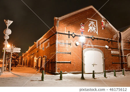 在黎明拍攝函館灣地區的照片,黎明前聖誕幻想的Kanamori倉庫的風景 在黎明拍攝函館灣地區的照片,黎明前聖誕幻想的Kanamori倉庫的風景 46175612