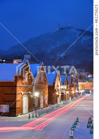 Taking a picture of the Hakodate Bay area in dawn, the scenery of the Kanamori warehouses of Christmas fantasy before dawn Taking a picture of the Hakodate Bay area in dawn, the scenery of the Kanamori warehouses of Christmas fantasy before dawn 46175623