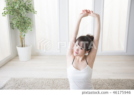 Fitness woman 46175946