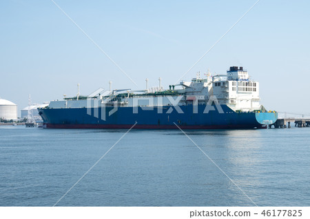 Tanker unloading liquefied natural gas 46177825