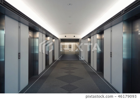 在高樓層的電梯大廳 在高樓層的電梯大廳 46179093