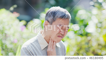 old man throat pain old man throat pain 46180495