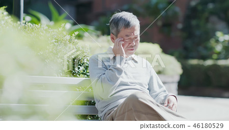 man depressed and forget something 46180529