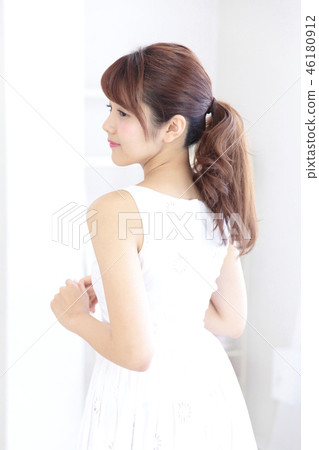 年輕女士的髮型 年輕女士的髮型 46180912