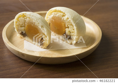 Mung bean cake moon cake Mung bean cake moon cake 46182221
