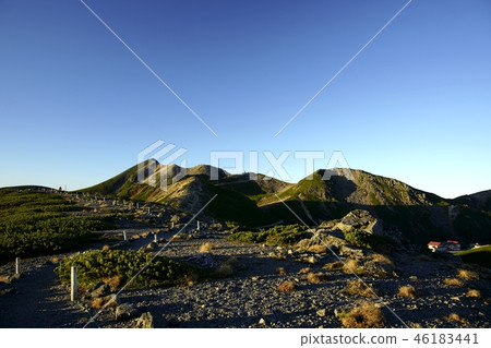 A view from Norikura Daikigakudake in the fall (Location: Norikura, Otori-dake) 46183441