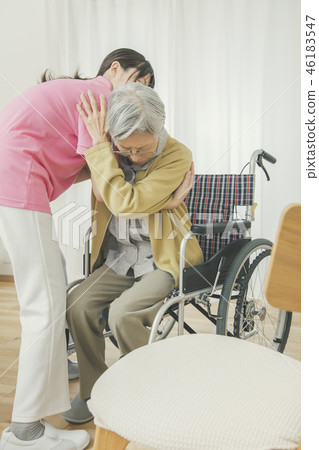 Elderly care assistance scene Transfer transfer Elderly care assistance scene Transfer transfer 46183547