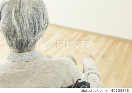 老人圖像後視圖身體部位零件切割 46183828