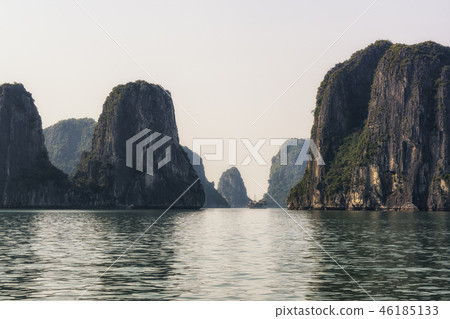 Halong bay 46185133