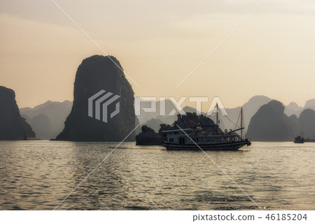 Halong bay 46185204