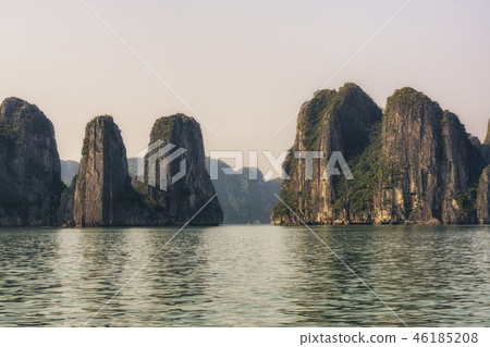Halong bay 46185208