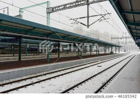 Iksan train station 46185342