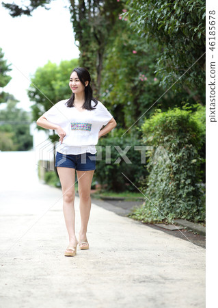 A healthy woman 46185678