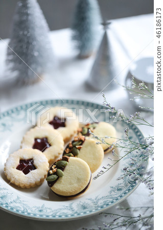 Chocolate and Nut Sable and Linzer Chocolate and Nut Sable and Linzer 46186173