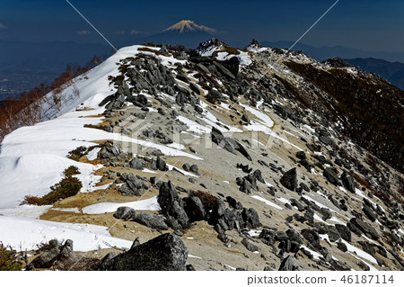 Mt. Fuji and Mt. Yakushidake seen from Mt. Mt. Fuji and Mt. Yakushidake seen from Mt. 46187114