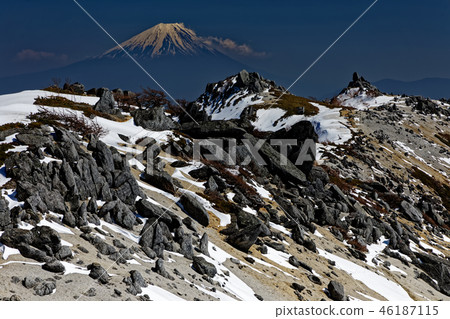 Mt. Fuji and Mt. Yakushidake seen from Mt. Mt. Fuji and Mt. Yakushidake seen from Mt. 46187115