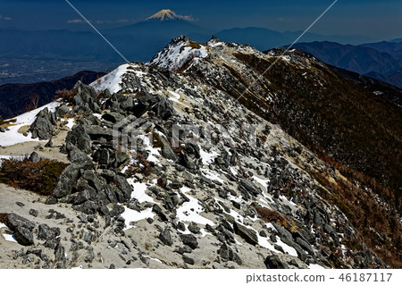 Mt. Fuji and Mt. Yakushidake seen from Mt. Mt. Fuji and Mt. Yakushidake seen from Mt. 46187117