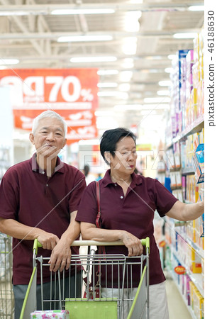 asian senior couple shopping at supermarket asian senior couple shopping at supermarket 46188630