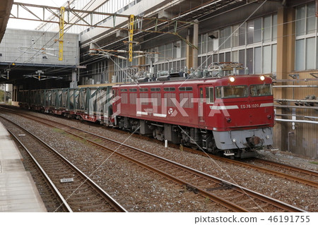 ED 76貨運列車經過小倉站 ED 76貨運列車經過小倉站 46191755