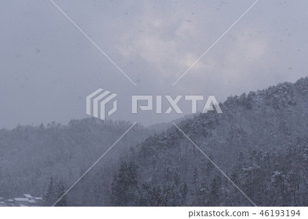用雪蓋的山在一夜 用雪蓋的山在一夜 46193194