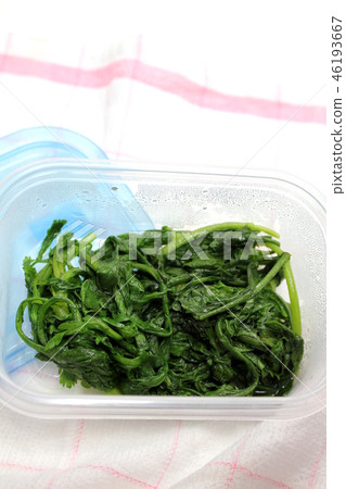 Put it in boiled spring chrysanthemum tappa and save it 46193667