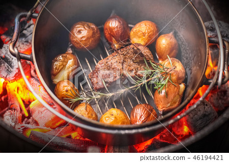 Dodge oven with charcoal fire Cooking in a Dutch oven Dodge oven with charcoal fire Cooking in a Dutch oven 46194421
