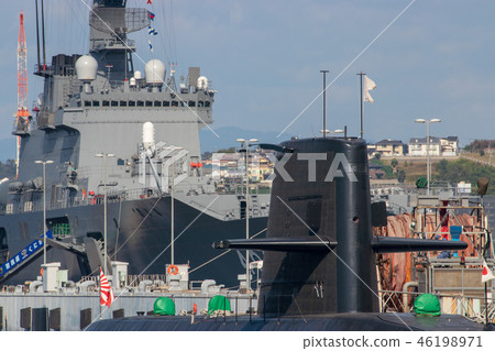 A view of the submarine from the submarine array 46198971