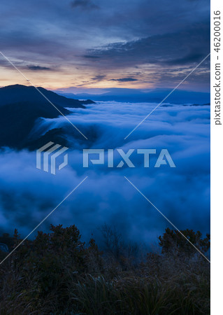 Waterfall clouds and sea of clouds seen from Eze Ori Waterfall clouds and sea of clouds seen from Eze Ori 46200016