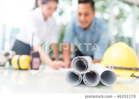 Architect discussing about construction project 46201178