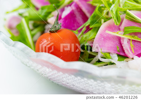 Red radish and Mizuna salad Red radish and Mizuna salad 46201226