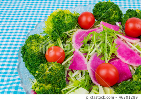 Broccoli and red core radish and mizuna salad Broccoli and red core radish and mizuna salad 46201289