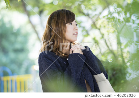 Walking Women Walking Women 46202026