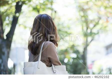 走路的女人 46202102