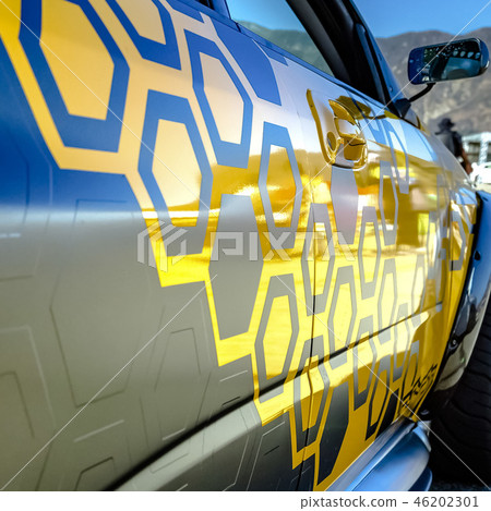 Gray car with exterior geometric pattern decals 46202301