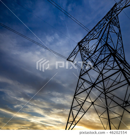 Electricity tower beneath a dark cloudy sky Electricity tower beneath a dark cloudy sky 46202554