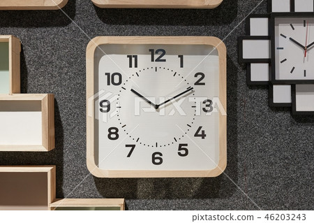 Clock on the wall 46203243