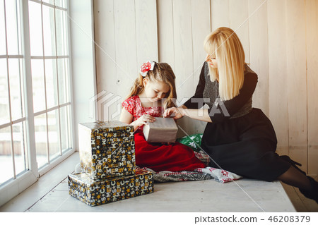 family in studio 46208379
