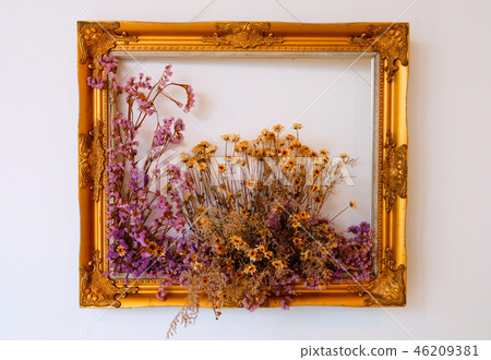Golden floral frame decorated with dried flowers Golden floral frame decorated with dried flowers 46209381