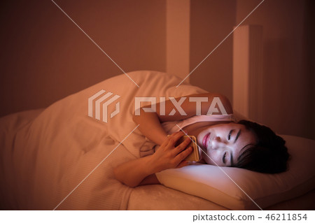 Woman sleep smart phone bedtime young woman cute lifestyle 46211854
