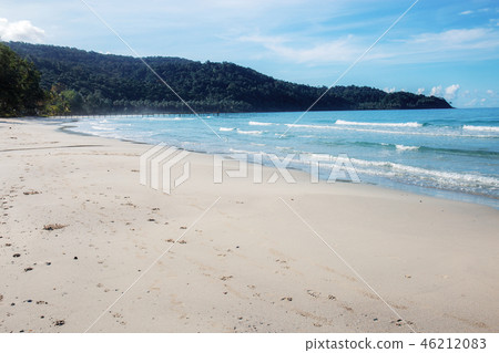 Sand beach with sky. 46212083