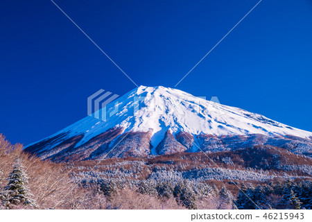 On the morning of snowfall, from West Usuzuka Mt. Fuji (Shizuoka Prefecture) On the morning of snowfall, from West Usuzuka Mt. Fuji (Shizuoka Prefecture) 46215943